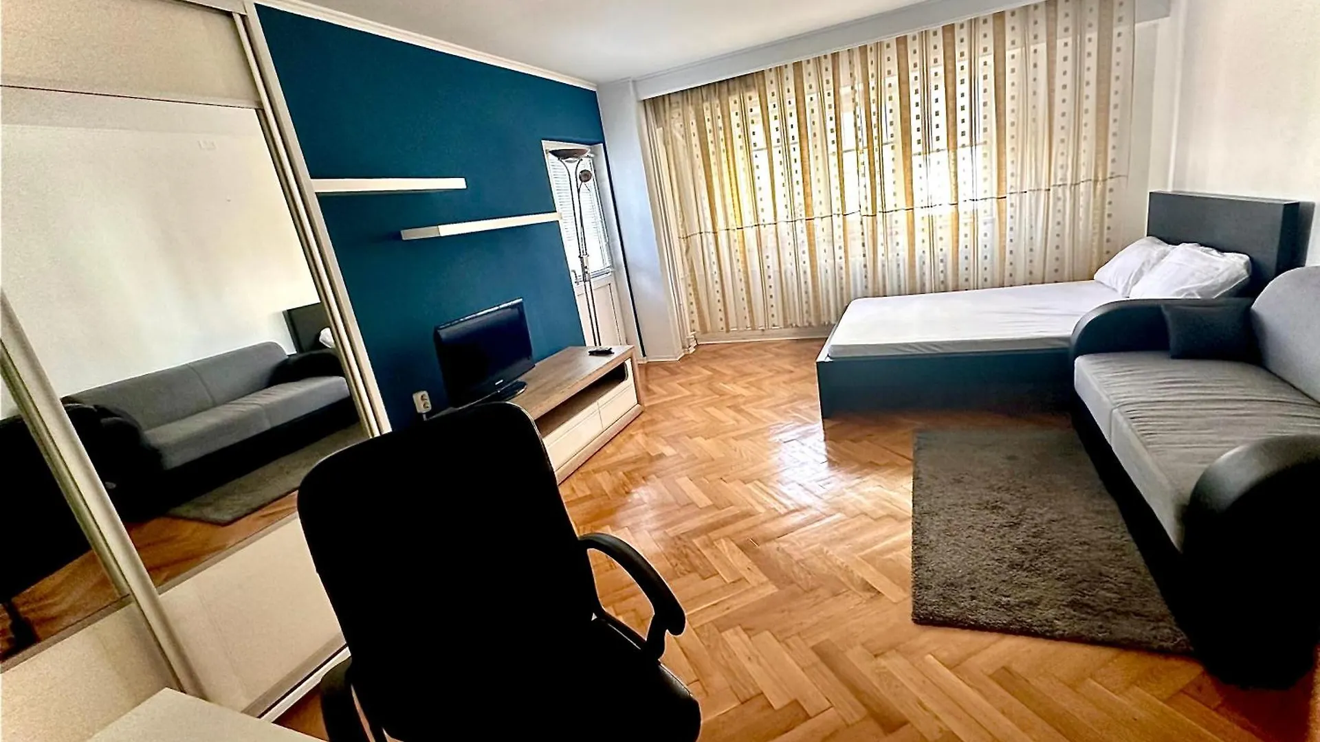 Azure Residence Bucharest 0*,